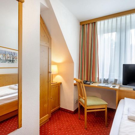 Hotel Zum Loewen Weißenhorn Buitenkant foto