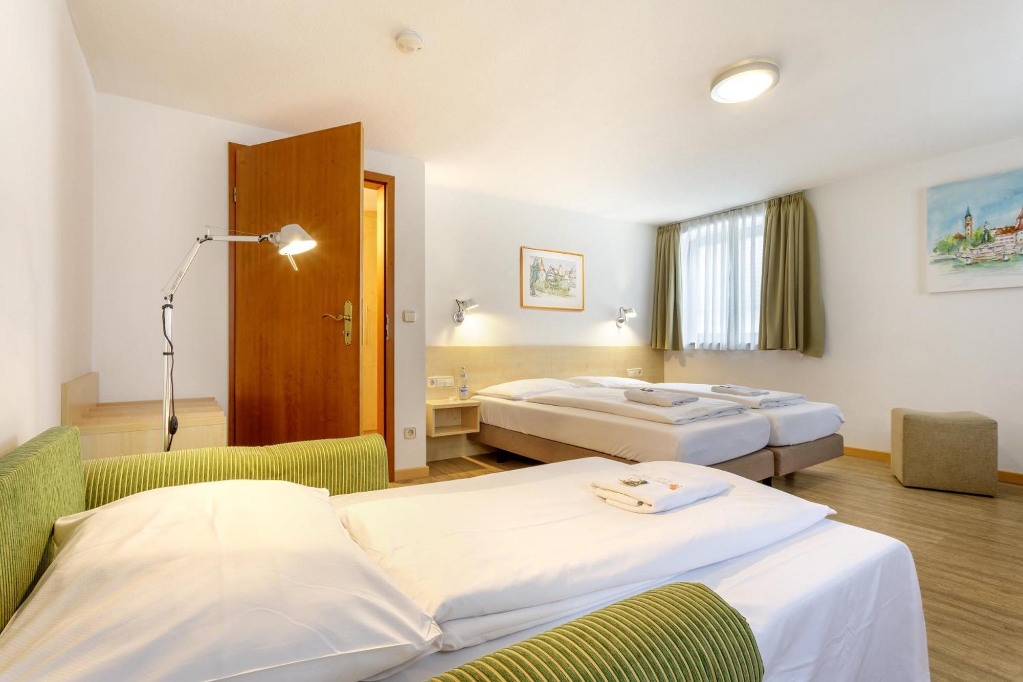 Hotel Zum Loewen Weißenhorn Buitenkant foto