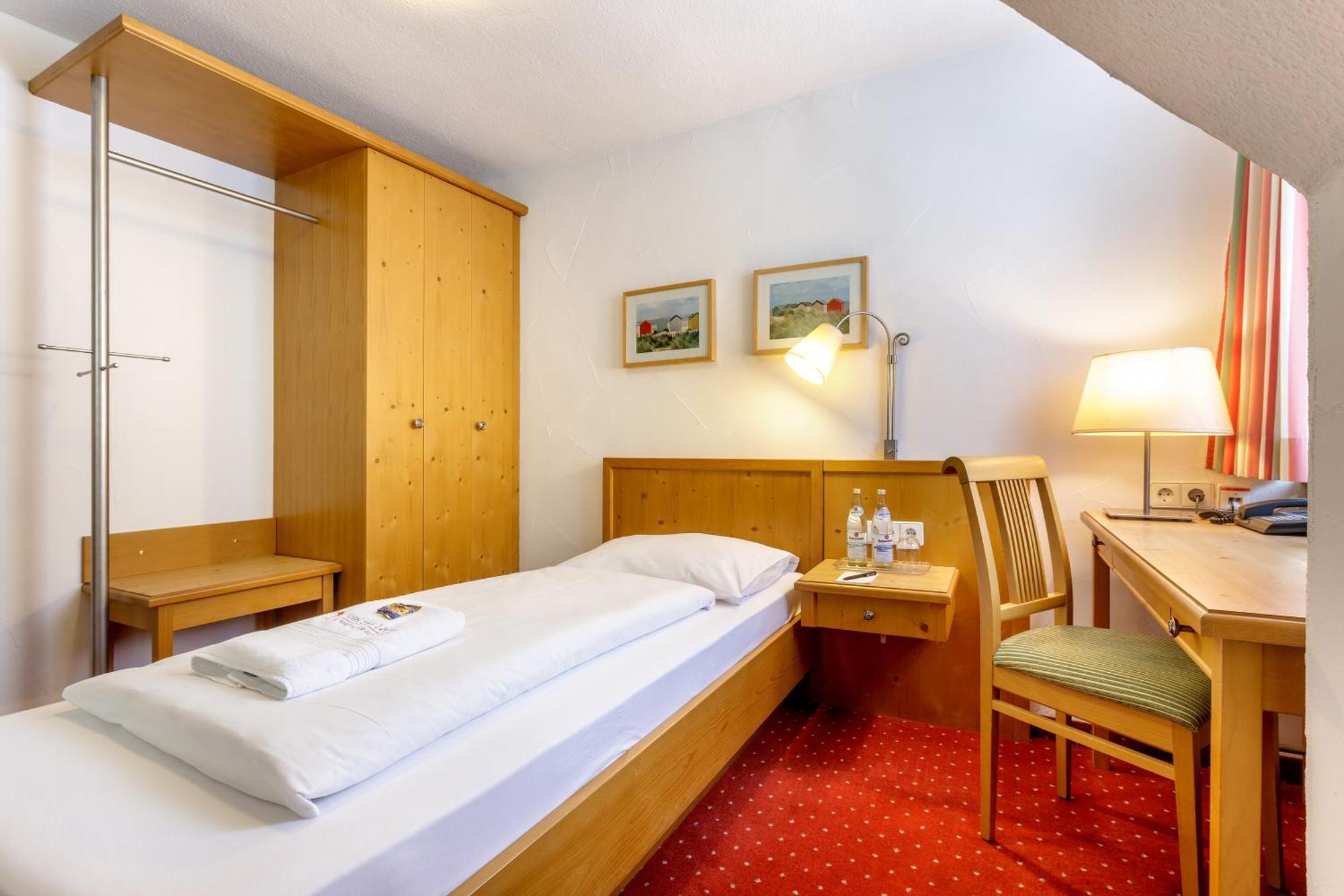 Hotel Zum Loewen Weißenhorn Buitenkant foto