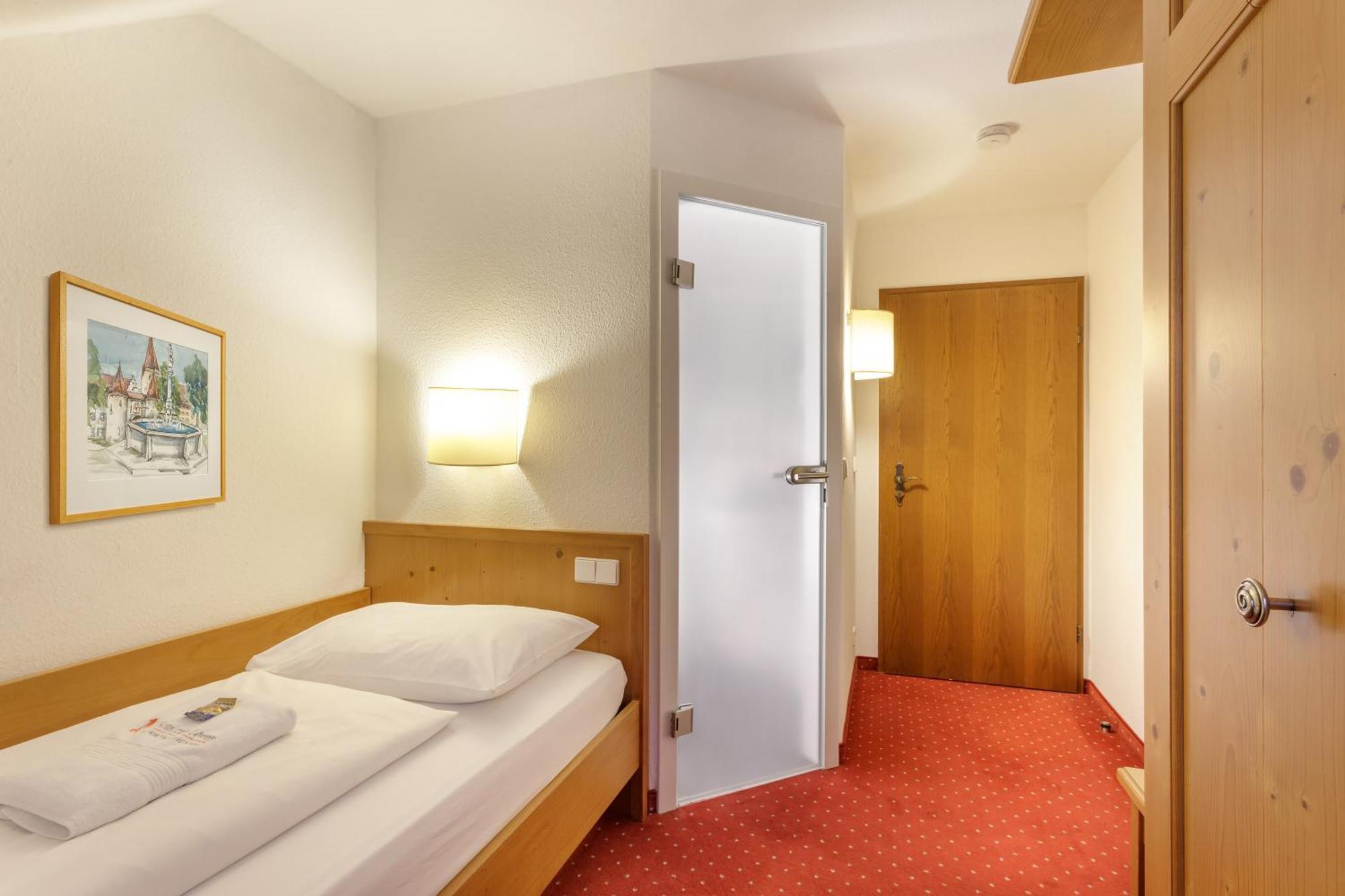 Hotel Zum Loewen Weißenhorn Buitenkant foto
