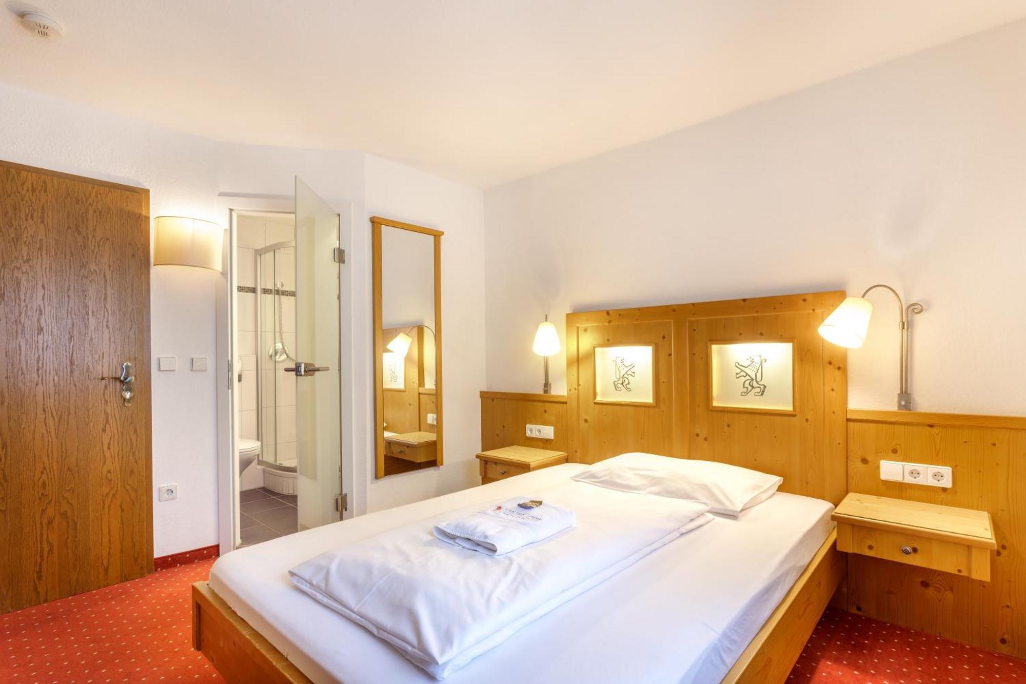 Hotel Zum Loewen Weißenhorn Buitenkant foto
