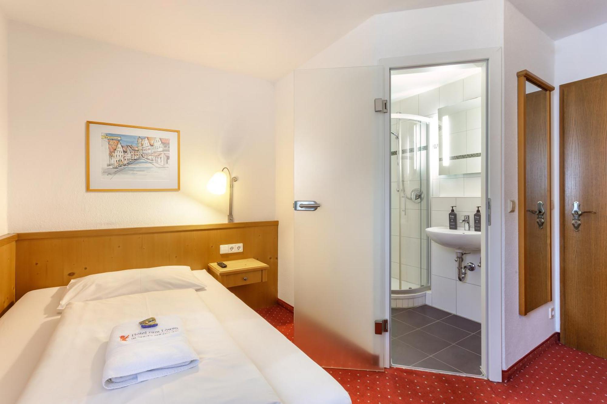Hotel Zum Loewen Weißenhorn Buitenkant foto
